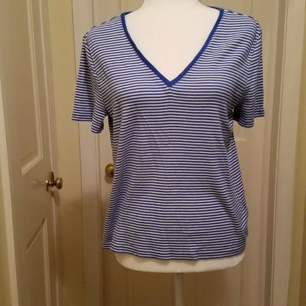 🌞 Chaps V neck tee